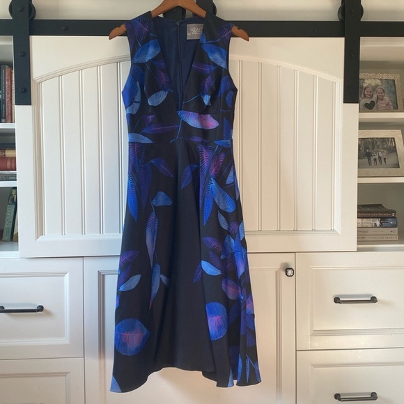 Lela Rose Sleeveless Leaf-Print Midi Dress Lapis Blue/Multi Size 2 - Picture 2 of 5
